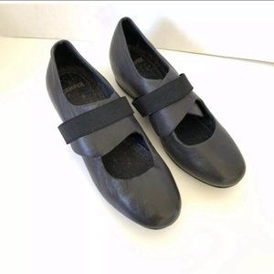 COPY - Camper Black Leather Sinuosa Slip On Flats…